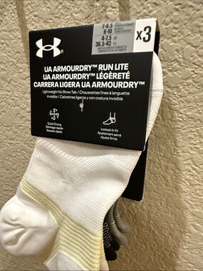 NWT UnderArmour Unisex 3-Pack Dry Run Lite No-Show Socks (M 7-8.5), (W 6-10)